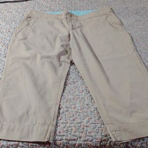Columbia capris, Omni-Shade sun protection, beige. EUC